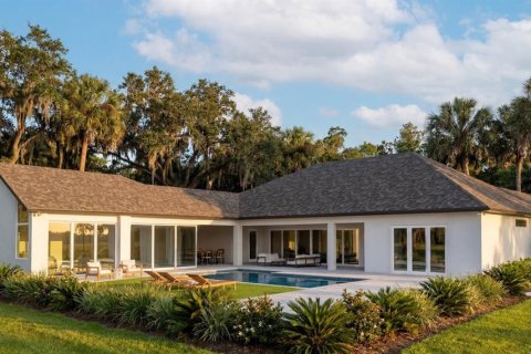 House in Tavares, Florida 4 bedrooms, 378.21 sq.m. № 2196891 - photo 2