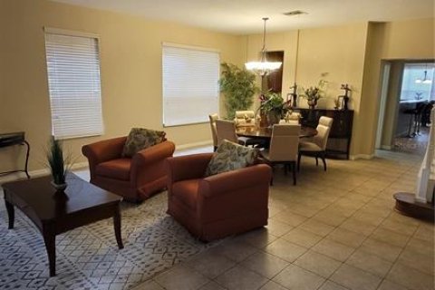 House in Kissimmee, Florida 6 bedrooms, 326.27 sq.m. № 1910520 - photo 2