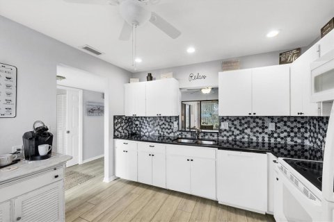 Condo in Bradenton, Florida, 2 bedrooms  № 1550965 - photo 12