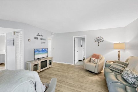 Condo in Bradenton, Florida, 2 bedrooms  № 1550965 - photo 7