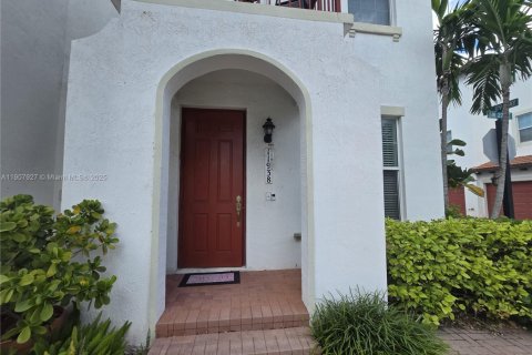 Adosado en venta en Miramar, Florida, 3 dormitorios, 163.51 m2 № 1969355 - foto 1
