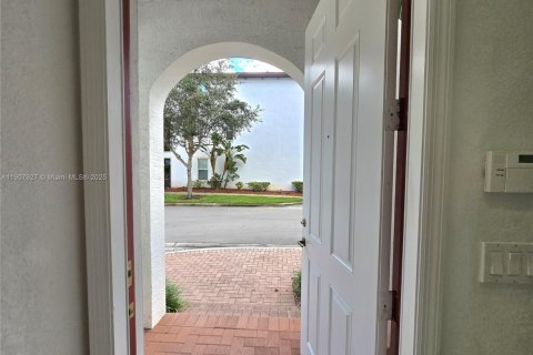 Adosado en venta en Miramar, Florida, 3 dormitorios, 163.51 m2 № 1969355 - foto 2