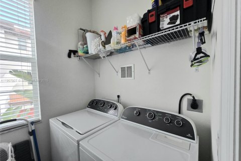 Adosado en venta en Miramar, Florida, 3 dormitorios, 163.51 m2 № 1969355 - foto 27