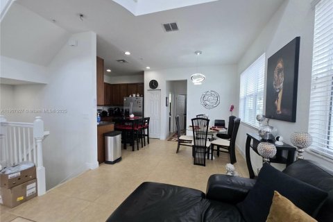 Adosado en venta en Miramar, Florida, 3 dormitorios, 163.51 m2 № 1969355 - foto 14
