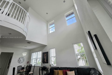Adosado en venta en Miramar, Florida, 3 dormitorios, 163.51 m2 № 1969355 - foto 3