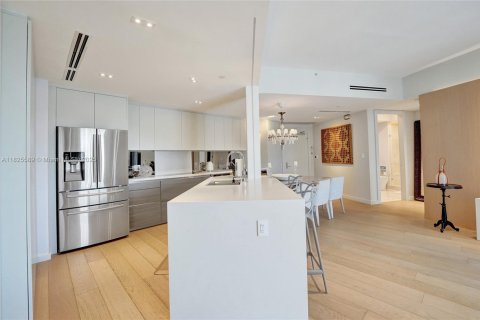 Condominio en venta en Aventura, Florida, 2 dormitorios, 122.63 m2 № 1794038 - foto 2