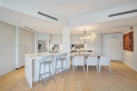 Condominio en venta en Aventura, Florida, 2 dormitorios, 122.63 m2 № 1794038 - foto 1