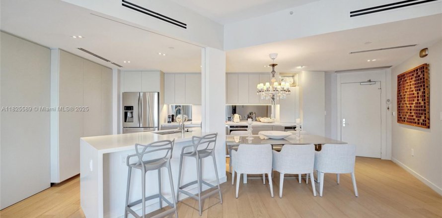 Condominio en Aventura, Florida, 2 dormitorios  № 1794038