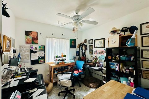 House in Miami, Florida 4 bedrooms, 177.26 sq.m. № 2065248 - photo 26