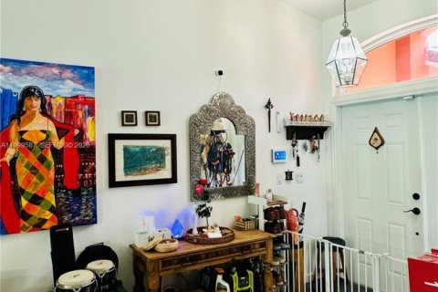 House in Miami, Florida 4 bedrooms, 177.26 sq.m. № 2065248 - photo 6