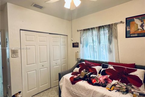 House in Miami, Florida 4 bedrooms, 177.26 sq.m. № 2065248 - photo 30