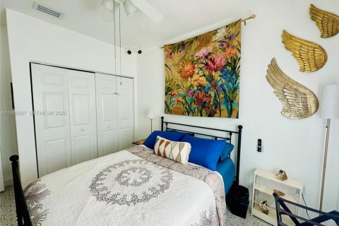 House in Miami, Florida 4 bedrooms, 177.26 sq.m. № 2065248 - photo 24