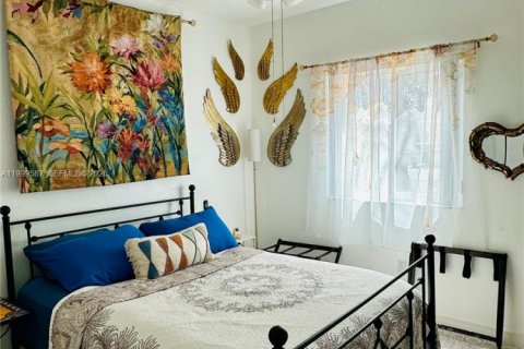 House in Miami, Florida 4 bedrooms, 177.26 sq.m. № 2065248 - photo 22