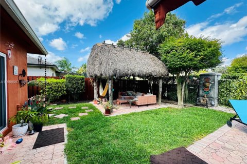 House in Miami, Florida 4 bedrooms, 177.26 sq.m. № 2065248 - photo 5