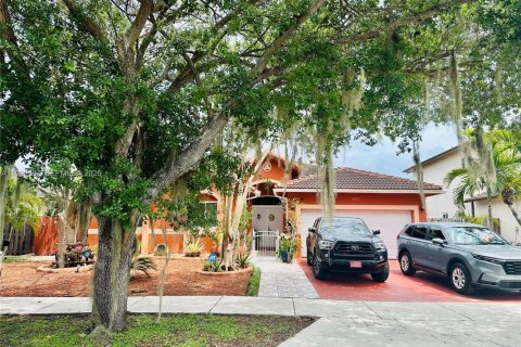 House in Miami, Florida 4 bedrooms, 177.26 sq.m. № 2065248