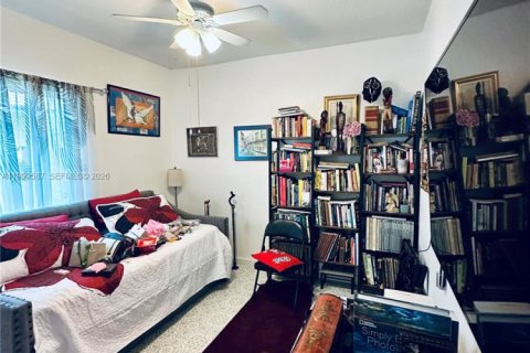 House in Miami, Florida 4 bedrooms, 177.26 sq.m. № 2065248 - photo 29