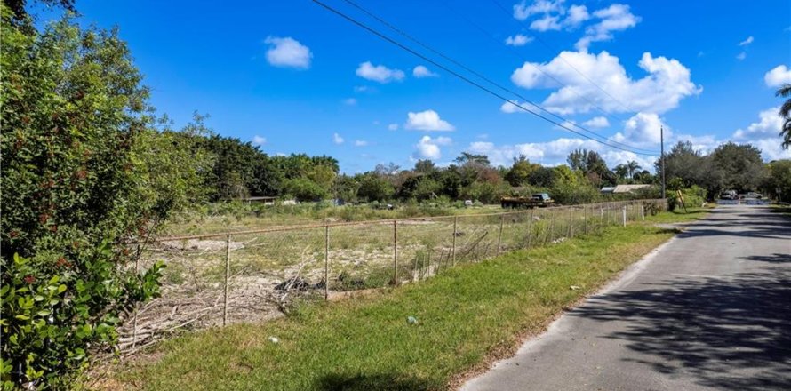 Land in Southwest Ranches, Florida № 489268