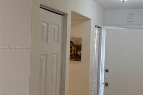 Copropriété à vendre à Palmetto Bay, Floride: 2 chambres, 74.41 m2 № 2084839 - photo 11