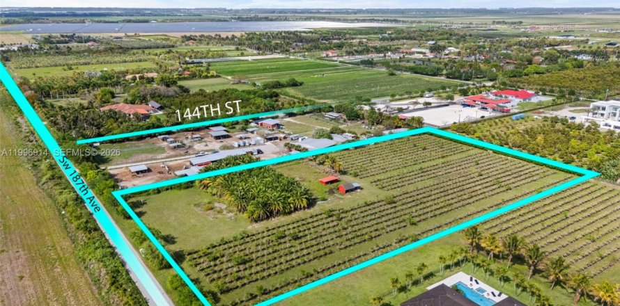 Land in Miami, Florida № 2058842