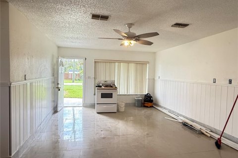 House in New Port Richey, Florida 2 bedrooms, 122.63 sq.m. № 1808740 - photo 12