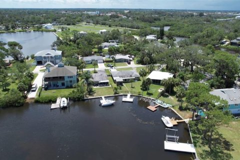 House in New Port Richey, Florida 2 bedrooms, 122.63 sq.m. № 1808740 - photo 6