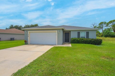 Villa ou maison à Port St. Lucie, Floride 4 chambres, 170.29 m2 № 2439160
