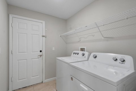 Villa ou maison à louer à Port St. Lucie, Floride: 4 chambres, 170.29 m2 № 2439160 - photo 17