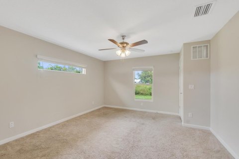 Villa ou maison à louer à Port St. Lucie, Floride: 4 chambres, 170.29 m2 № 2439160 - photo 13