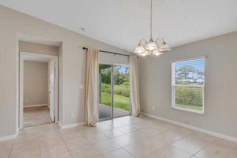 Villa ou maison à louer à Port St. Lucie, Floride: 4 chambres, 170.29 m2 № 2439160 - photo 11