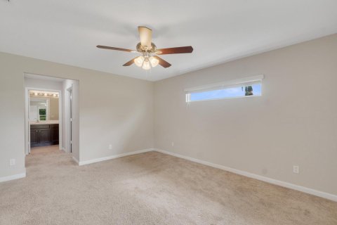 Villa ou maison à louer à Port St. Lucie, Floride: 4 chambres, 170.29 m2 № 2439160 - photo 12