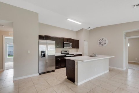 Villa ou maison à louer à Port St. Lucie, Floride: 4 chambres, 170.29 m2 № 2439160 - photo 8