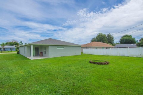 Villa ou maison à louer à Port St. Lucie, Floride: 4 chambres, 170.29 m2 № 2439160 - photo 4