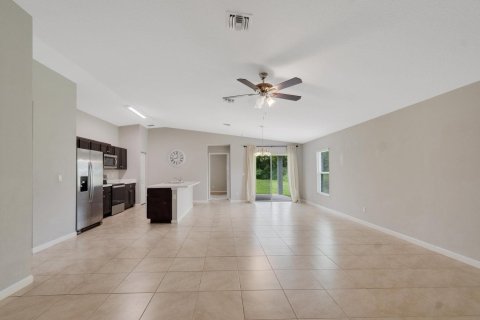 Villa ou maison à louer à Port St. Lucie, Floride: 4 chambres, 170.29 m2 № 2439160 - photo 6