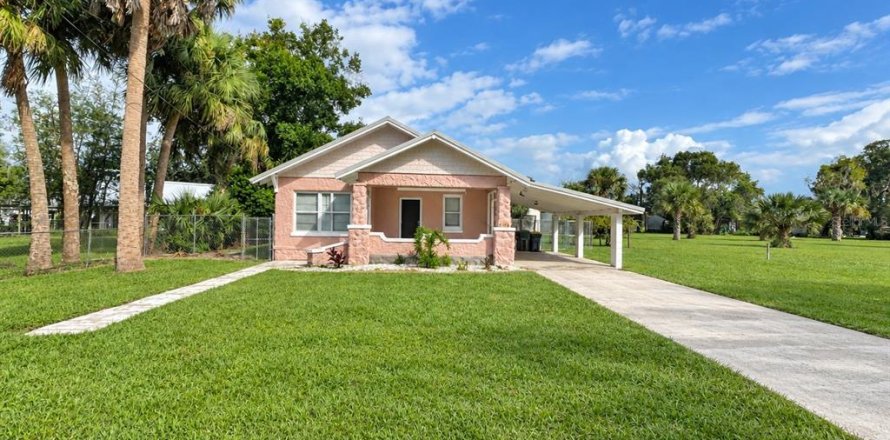 Villa ou maison à Umatilla, Floride 3 chambres, 127.65 m2 № 2413729