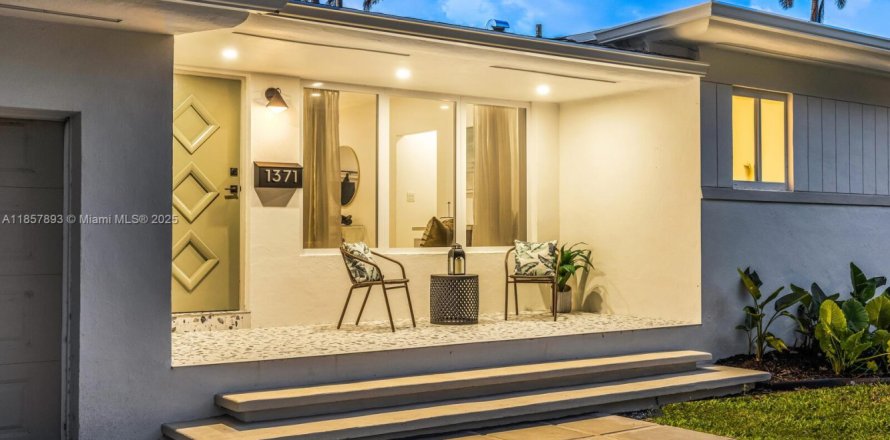 Casa en Miami, Florida 3 dormitorios, 154.12 m2 № 1882605