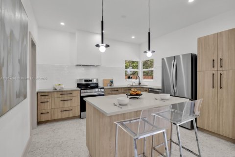 Casa en venta en Miami, Florida, 3 dormitorios, 154.12 m2 № 1882605 - foto 17