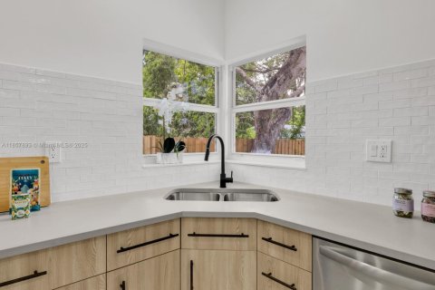 Casa en venta en Miami, Florida, 3 dormitorios, 154.12 m2 № 1882605 - foto 20