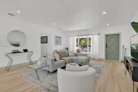 Casa en venta en Miami, Florida, 3 dormitorios, 154.12 m2 № 1882605 - foto 12
