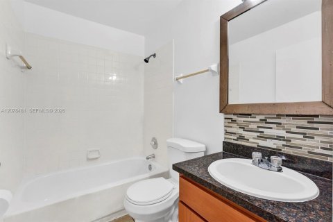Condominio en alquiler en Oakland Park, Florida, 2 dormitorios, 101.82 m2 № 2327281 - foto 13