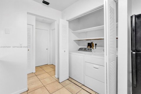 Condominio en alquiler en Oakland Park, Florida, 2 dormitorios, 101.82 m2 № 2327281 - foto 6