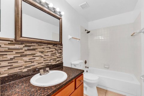 Condominio en alquiler en Oakland Park, Florida, 2 dormitorios, 101.82 m2 № 2327281 - foto 20