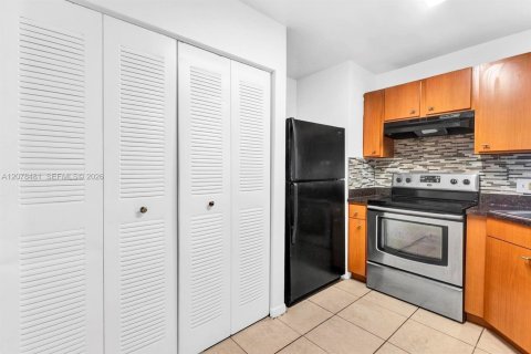 Condominio en alquiler en Oakland Park, Florida, 2 dormitorios, 101.82 m2 № 2327281 - foto 3