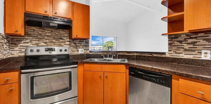 Condominio en Oakland Park, Florida, 2 dormitorios  № 2327281