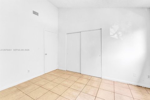 Condominio en alquiler en Oakland Park, Florida, 2 dormitorios, 101.82 m2 № 2327281 - foto 17