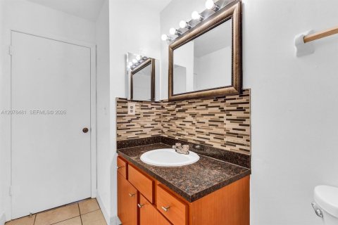 Condominio en alquiler en Oakland Park, Florida, 2 dormitorios, 101.82 m2 № 2327281 - foto 16