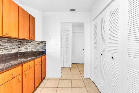 Condominio en alquiler en Oakland Park, Florida, 2 dormitorios, 101.82 m2 № 2327281 - foto 11
