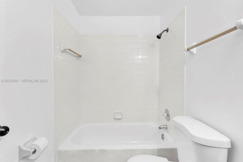 Condominio en alquiler en Oakland Park, Florida, 2 dormitorios, 101.82 m2 № 2327281 - foto 19
