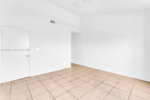 Condominio en alquiler en Oakland Park, Florida, 2 dormitorios, 101.82 m2 № 2327281 - foto 9