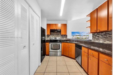 Condominio en alquiler en Oakland Park, Florida, 2 dormitorios, 101.82 m2 № 2327281 - foto 5