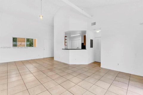 Condominio en alquiler en Oakland Park, Florida, 2 dormitorios, 101.82 m2 № 2327281 - foto 8